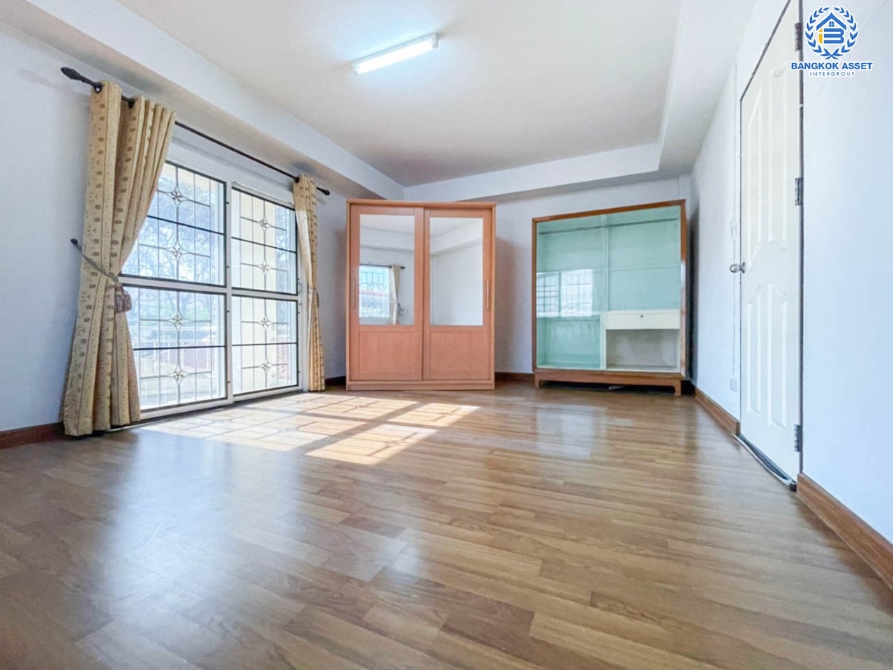 *****ทาวน์เฮ้าส์มือสองย่านนนทบุรี ม.เจ้าพระยา รัตนาธิเบศร์ หลังมุม เนื้อที่ 46.90 ตร.ว. มาพร้อมฟังก์ชัน 2 ห้องนอน 2 ห้องน้ำ บ้านพร้อมเข้าอยู่พื้นที่เยอะบนทำเลดีที่สุด เชื่อมต่อหลายเส้นทาง เพียง 5 นาทีถึง MRT สายสีม่วง "สถานีบางพลู" ใกล้จุดขึ้นทางด่วน "กาญจนาภิเษก"